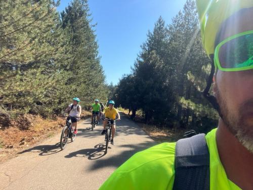 <p>Guide and kids on e-bike tours in Ulassai</p><p><br></p>