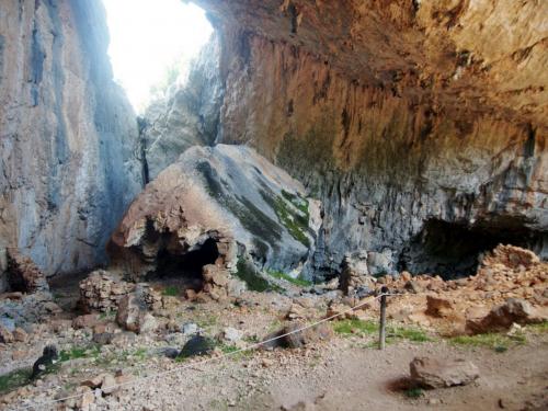 <p>Trail in the village of Tiscali during guided tour</p><p><br></p>