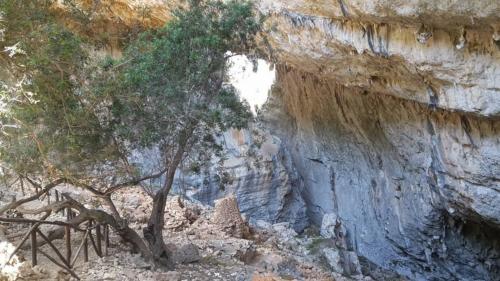 <p>Guided hiking tour in Tiscali</p><p><br></p>