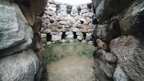 <p>Eingang der Nuraghe Barumini</p><p><br></p>