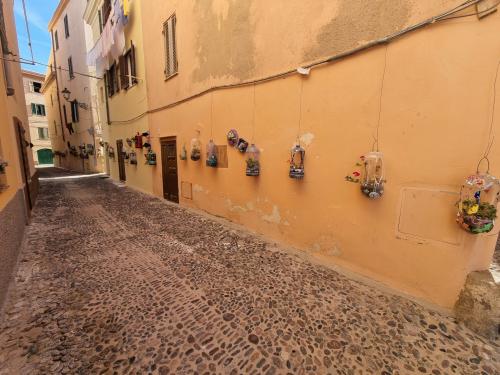 <p>Typical street of the historic center of Alghero</p><p><br></p>