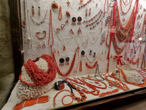 <p>Showcase with handicrafts with red coral of Alghero</p><p><br></p>