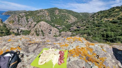 Dégustation lors de la randonnée au Capo Marrargiu