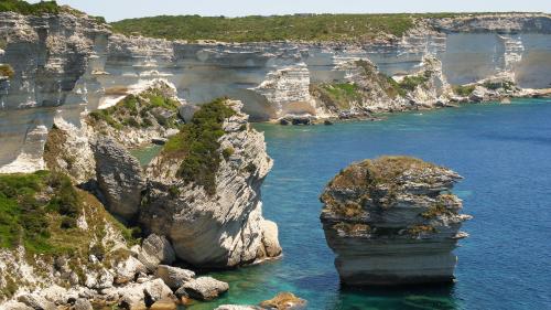 Scogliere dell'Arcipelago Corso che si possono ammirare durante tour in gommone 