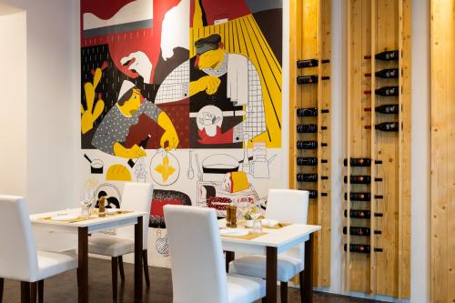 <p>Inside a restaurant in Olbia where you can have lunch or dinner of tapas with traditional Sardinian fillings</p><p><br></p>