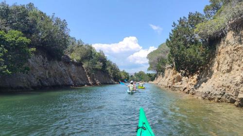 Excursion en kayak dans l'oasis de Biderosa à Orosei