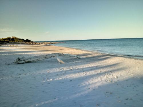 Spiaggia dell'oasi di Biderosa in cui fare una sosta durante tour in kayak