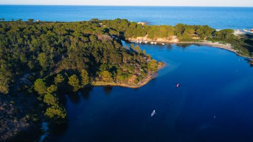 Costa di Biderosa e percorso in kayak verso il mare