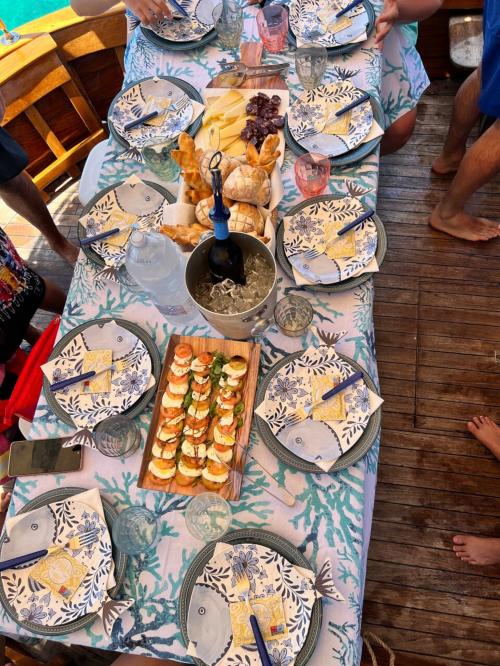 <p>Abundant lunch with local products aboard a boat in the Archipelago of La Maddalena</p><p><br></p>