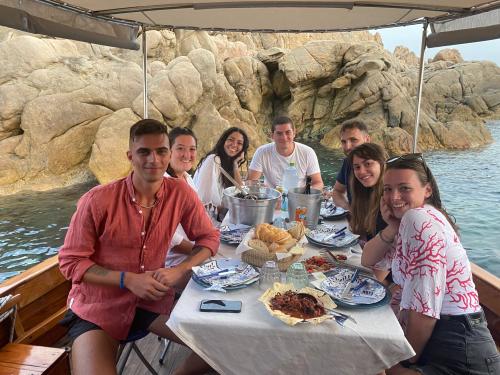 <p>Group aboard a boat during dinner in a cove sheltered from the wind</p><p><br></p>