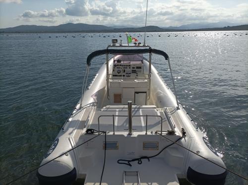 First floor inflatable boat in the waters of Porto Rotondo