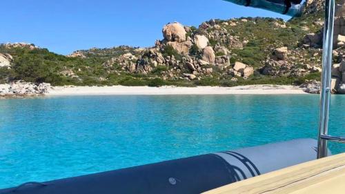 Mar cristalino en el archipiélago de La Maddalena
