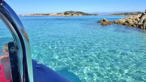 Mar cristalino en el archipiélago de La Maddalena