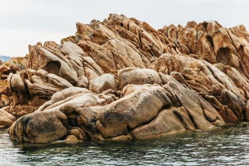 Excursión en bote en el mar cristalino del archipiélago de La Maddalena y la isla de Caprera