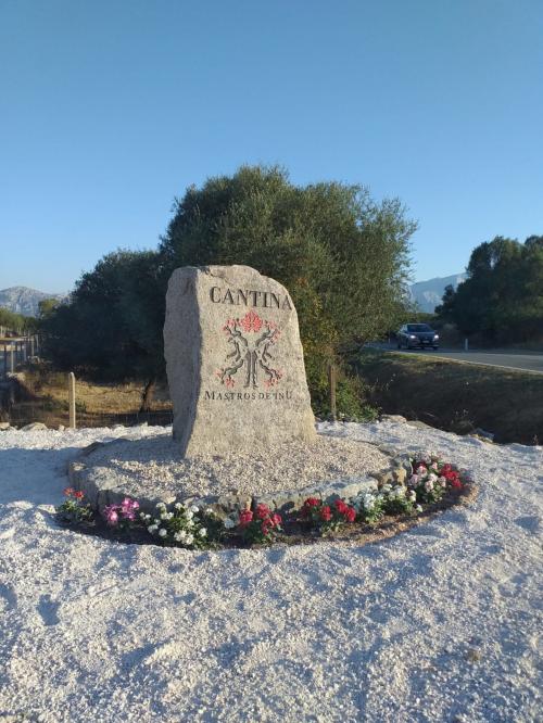 entrance to the Mastros de inu winery