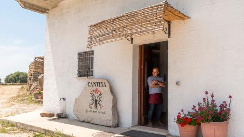 entrance to the Mastros de inu winery