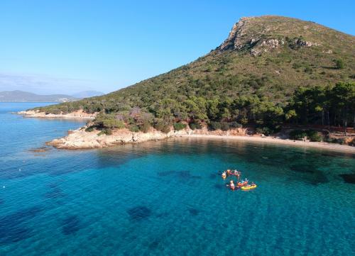 <p>Kajakfahren im Meer von Golfo Aranci</p><p><br></p>