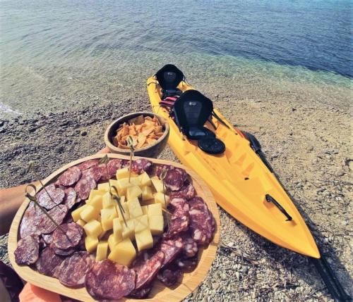 <p>Aperitif served during morning excursion by kayak Golfo Aranci area</p><p><br></p>