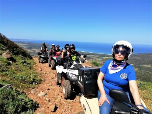 Escursione con guida nel territorio di Iglesias con vista mare sulla costa sud occidentale