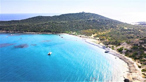 Panoramafoto auf dem türkisfarbenen Meer von Villasimius