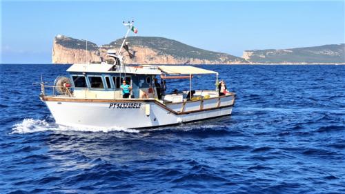 Barca nell'Area Marina Protetta di Capo Caccia