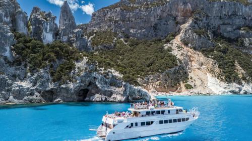 <p>Excursion d’une journée dans le golfe d’Orosei en bateau à moteur</p><p><br></p>