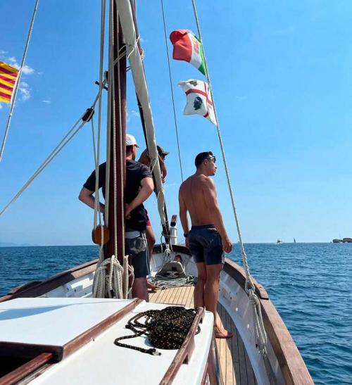 Participants of the bow-sailing excursion