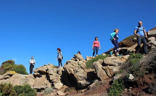 Eine Gruppe von Wanderern beim Trekking im Wildreservat Progionette