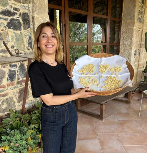 Antonella shows gnocchi inside a Sardinian basket