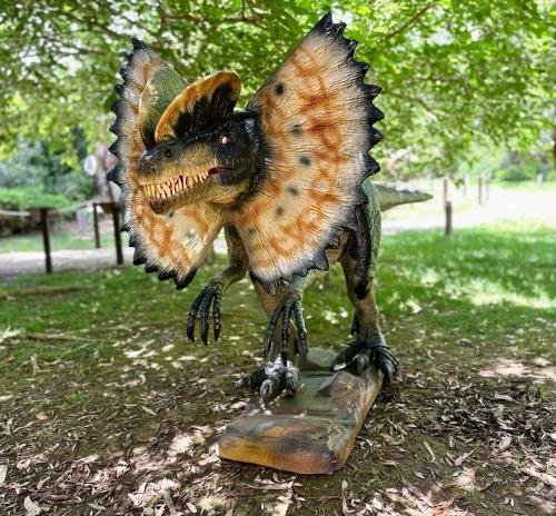 Dinosauro della mostra Alguerex nel Parco di Porto Conte