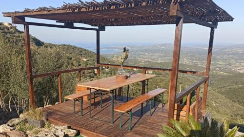 Terrasse mit Blick auf den Golf von Marinella