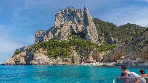 Barca a largo di Cala Goloritzè
