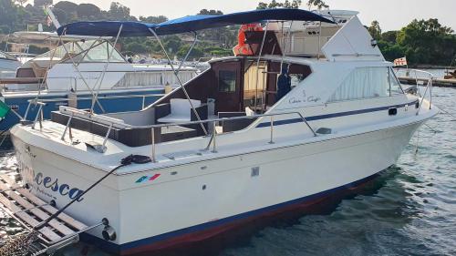 Motorboot Francesca vor Anker in Porto Rotondo
