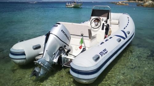 Gommone con partenza dal Golfo di Marinella