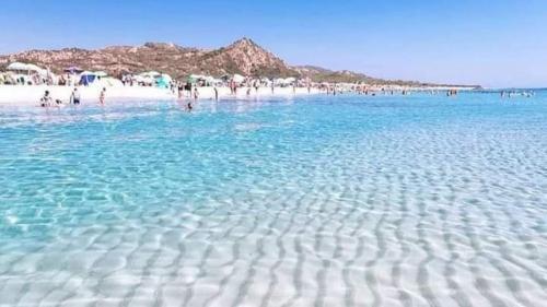 Spiaggia della Costa Smeralda con mare azzurro