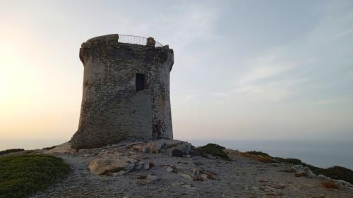 Falcone Tower bei Sonnenuntergang