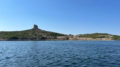 Blick auf den Turm von San Giovanni di Sinis und Tharros