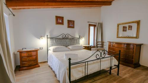 Habitación en un piso con muebles de madera
