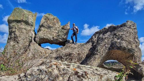 Roccia dalla forma particolare e guida