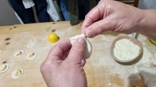 Taller de cocina tradicional durante la visita a la Zona Azul