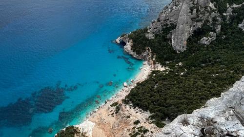 Vista su Cala Goloritzè durante l'escursione in buggy