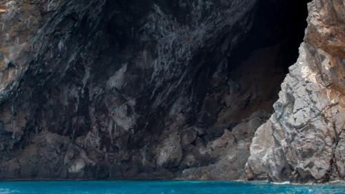 Vista de la entrada de la cueva Su Forru