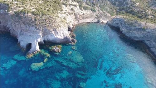 Blaues Wasser in Cala delle Sirene