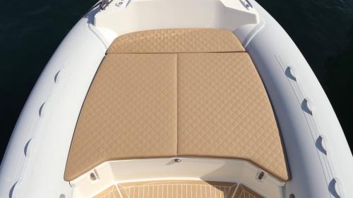Detail of the sheer cushioning of the rental dinghy