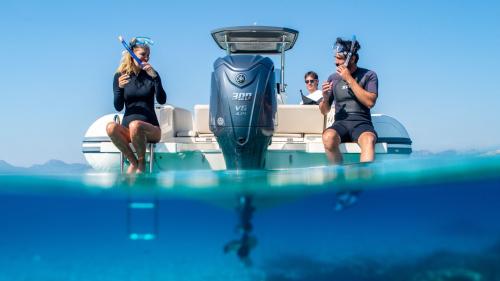 Two young people prepare to snorkel in the Gulf of Cagliari