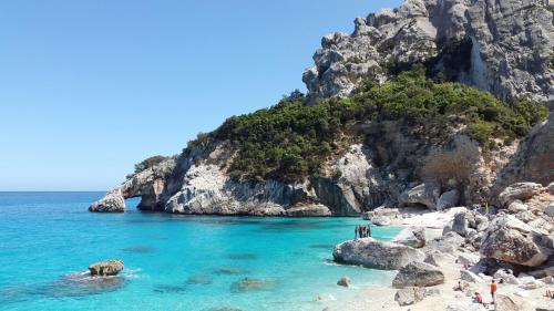 Playa de Cala Goloritzè en el golfo de Orosei