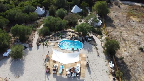 Glamping con acceso a la piscina en plena naturaleza en Perfugas, al norte de Cerdeña