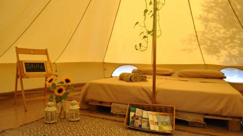 Tienda con todas las comodidades en la naturaleza del norte de Cerdeña 