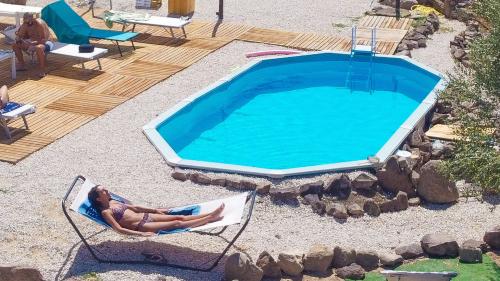 Piscina en la zona de Perfugas en la que relajarse en plena naturaleza