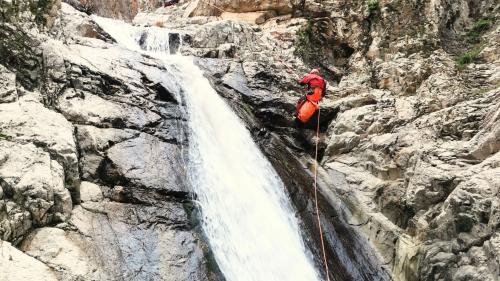 Descenso de la cascada de Piricanes con guía